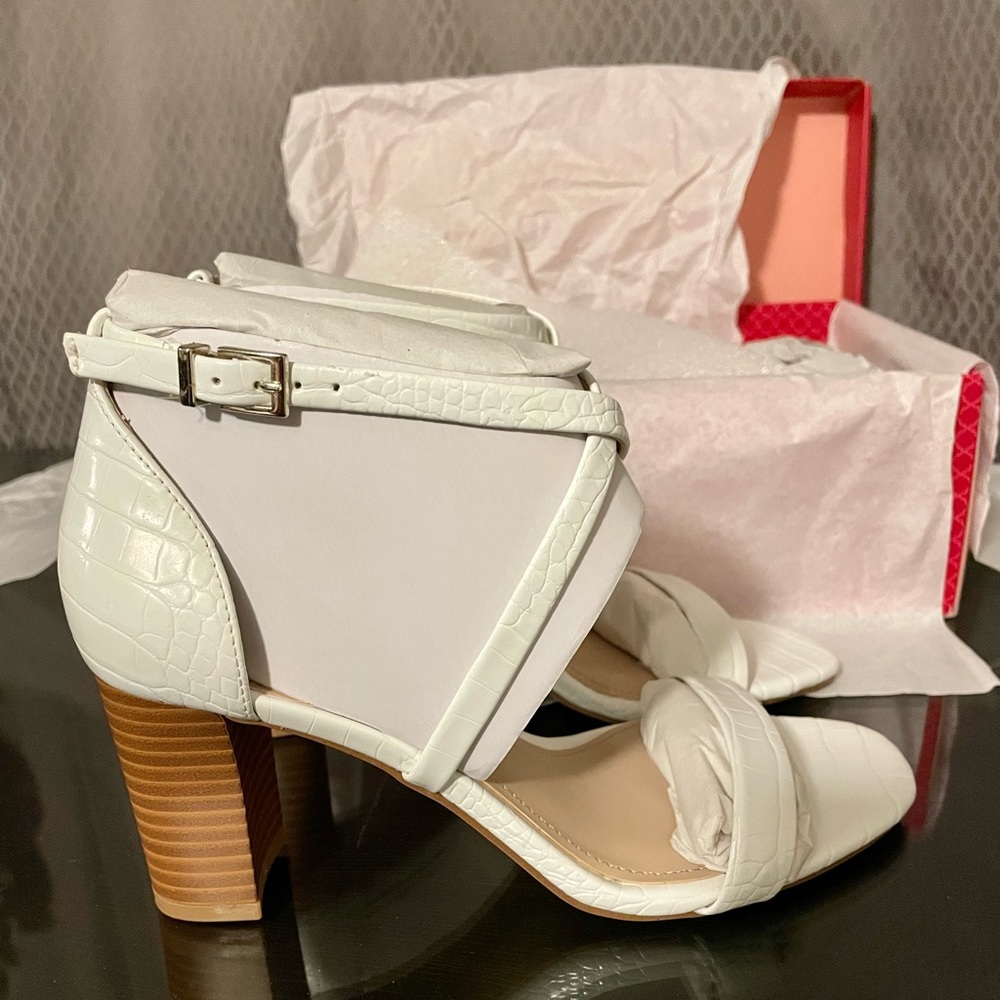 White Patent Snake Print Strappy Sandals sz 6.5